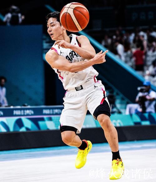 FIBA官方发布河村勇辉集锦,1米72亚洲控卫展现突破三分传球